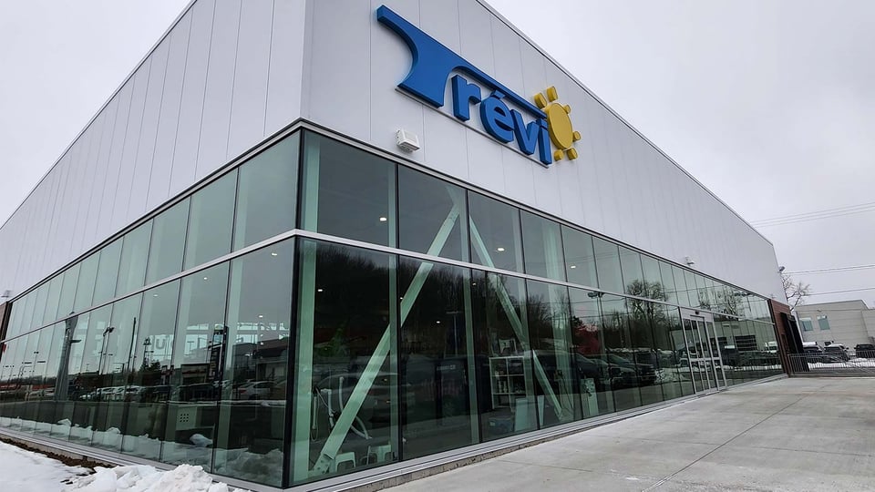 Trévi, the first Canadian pool and spa company to go digital with JRTECH and Pricer’s electronic shelf labels